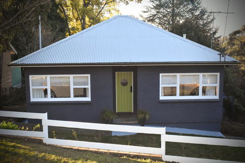 NEW Winston Cottage Leura Views & Location - Tweed Heads Accommodation 0