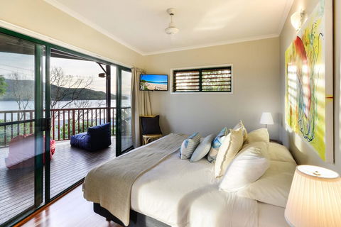 NEWLY BEAUTFULLY RENOVATED 16 The Casuarina - 3 Bedroom House With 180 Degree Ocean Views - Tweed Heads Accommodation 2