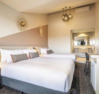Nightcap at Manhattan Hotel - Tweed Heads Accommodation