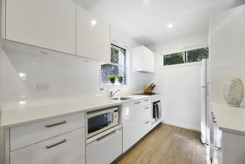 Noosa Heads Beach Comfort - Unit 3 Yaringa, 29 Noosa Drive - Tweed Heads Accommodation 3
