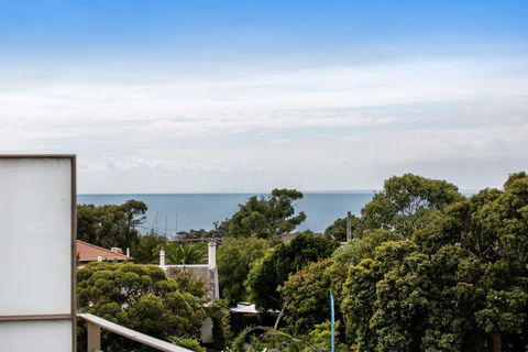 NORTH POINT RETREAT - MORNINGTON - Tweed Heads Accommodation 2