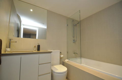 NORTH SYDNEY FULLY SELF CONTAINED MODERN 2 BED APARTMENT (16WAL) - Tweed Heads Accommodation 3