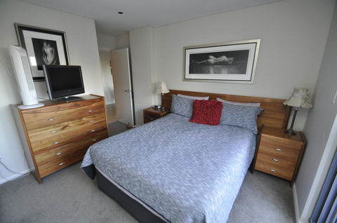 NORTH SYDNEY FULLY SELF CONTAINED MODERN 2 BED APARTMENT (16WAL) - Tweed Heads Accommodation 0