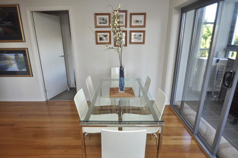 NORTH SYDNEY FULLY SELF CONTAINED MODERN 2 BED APARTMENT (16WAL) - Tweed Heads Accommodation 1