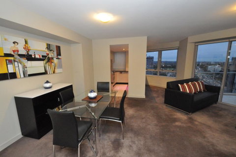 North Sydney Fully Self Contained Modern 2 Bed Apartment (2207BER) - Tweed Heads Accommodation 2