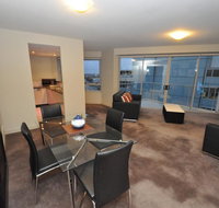 North Sydney Fully Self Contained Modern 2 Bed Apartment 2207BER - Tweed Heads Accommodation