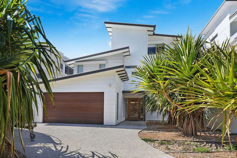 NORTHSHOR- ULTIMATE BEACH HOUSE - Tweed Heads Accommodation 1