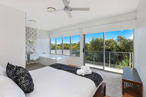 NORTHSHOR- ULTIMATE BEACH HOUSE - Tweed Heads Accommodation 2
