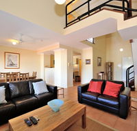 Ocean Sunsets - 2 bedroom converted warehouse apartment - Tweed Heads Accommodation