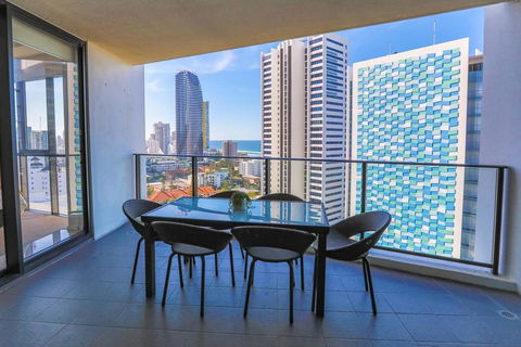 Ocean Views In The Heart Of Broadbeach - Tweed Heads Accommodation 3