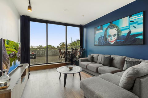 One-Bed Apartment With Balcony And Luna Park Views - Tweed Heads Accommodation 0
