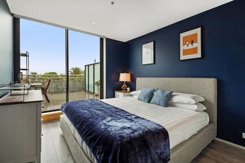 One-Bed Apartment With Balcony And Luna Park Views - Tweed Heads Accommodation 1