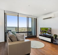 One-Bed Apartment with Parking Pool Gym and Trams - Tweed Heads Accommodation