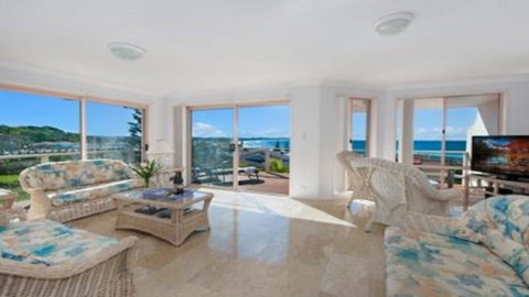 Pacific Rose - Winter Holiday Special - Tweed Heads Accommodation 0