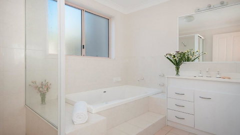 Pacific Rose - Winter Holiday Special - Tweed Heads Accommodation 1