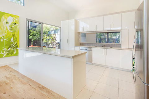 PALM COURT RETREAT - MORNINGTON - Tweed Heads Accommodation 3