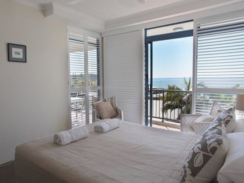 Panoramic Ocean Views Of Sunshine Beach Unit 5 Vista Pacific 12 Bryan Street - Tweed Heads Accommodation 3