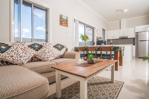PEACEFUL 2Kingbed RootyHill Townhouse Near Station - Tweed Heads Accommodation 0