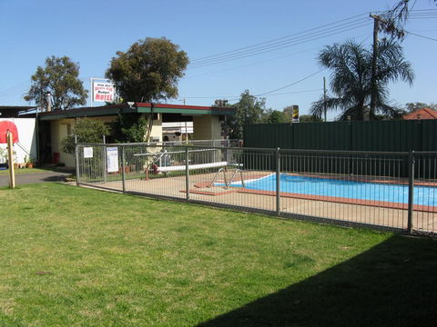 Peak Hill Golden Peak Budget Motel - Tweed Heads Accommodation 2