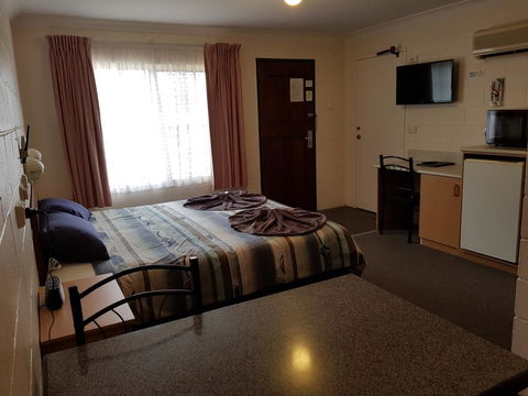 Peak Hill Golden Peak Budget Motel - Tweed Heads Accommodation 1