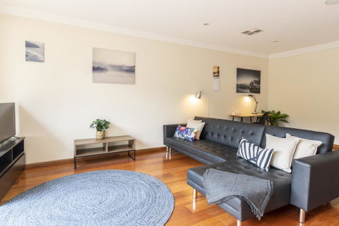 Pet Friendly Home Away From Home - Willoughby - Tweed Heads Accommodation 3