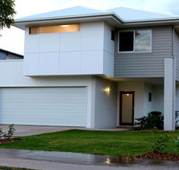 Petrie Beach Holiday Home - Tweed Heads Accommodation