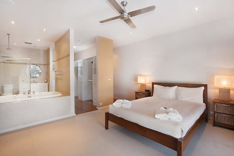 Play A Round - Tweed Heads Accommodation 3