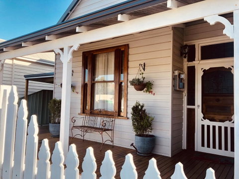 Railway Cottage - Tweed Heads Accommodation 1