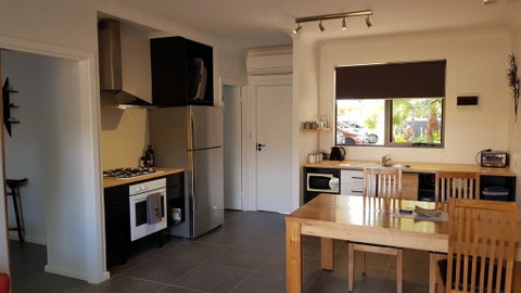 Red Ochre - Large 1BR With Private Courtyard - Tweed Heads Accommodation 2