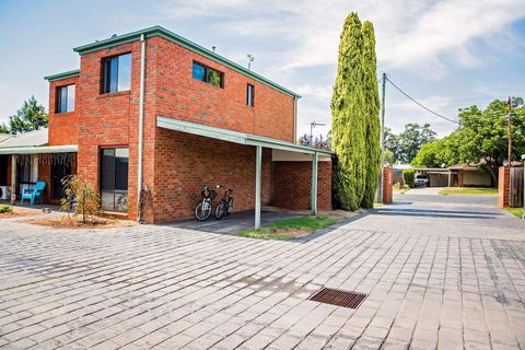 Regent Retreat - Echuca Moama Holiday Accommodation - Tweed Heads Accommodation 2