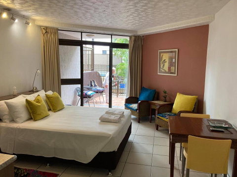 RENTAL: All $ Inclusive, Tidy Renovated Studio Apartment On The Strand, Pool,  - Tweed Heads Accommodation 1