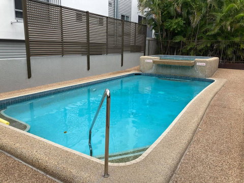 RENTAL: All $ Inclusive, Tidy Renovated Studio Apartment On The Strand, Pool,  - Tweed Heads Accommodation 2