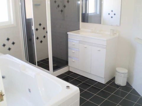 Retreat On Surf Beach - Tweed Heads Accommodation 3