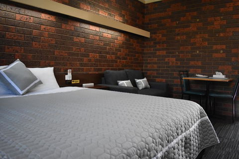 Riviana Motel - Tweed Heads Accommodation 1