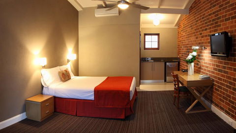 Rose & Crown Hotel - Tweed Heads Accommodation 1