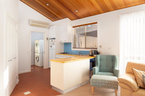 SAILS TWO - INVERLOCH - Tweed Heads Accommodation 3