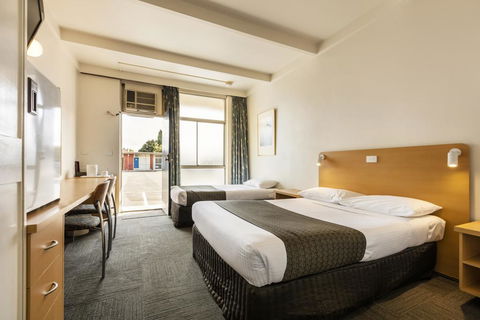 Sandbelt Club Hotel - Tweed Heads Accommodation 2