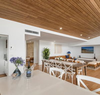Sea la Vie 2 Luxury Apartment in Coffs Harbour Jetty with pool views and walking distance to the beach - Tweed Heads Accommodation