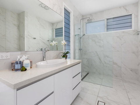 SEA SHELLS ON SEASIDE - Tweed Heads Accommodation 2