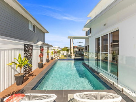 SEA SHELLS ON SEASIDE - Tweed Heads Accommodation 0