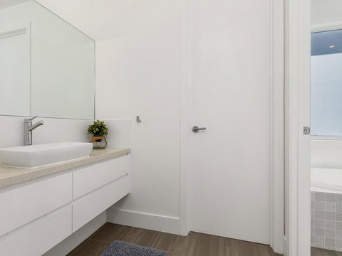 SEA SHELLS ON SEASIDE - Tweed Heads Accommodation 1