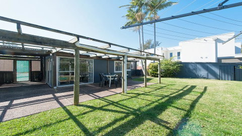 Sea Urchin, 9 Sandy Point Road - Tweed Heads Accommodation 3