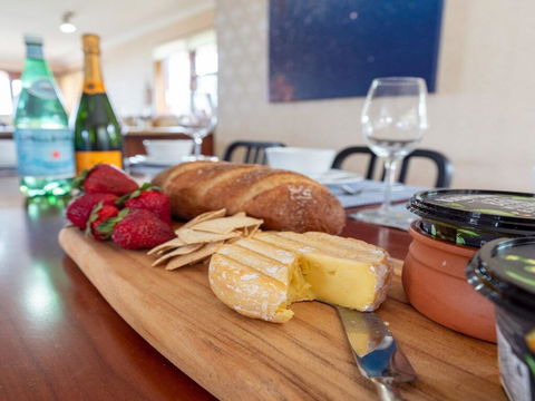 Seven Smiles - Riverside Location And Ocean Views - Tweed Heads Accommodation 3