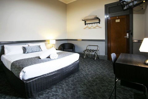 Shenanigans At The Imperial - Tweed Heads Accommodation 3