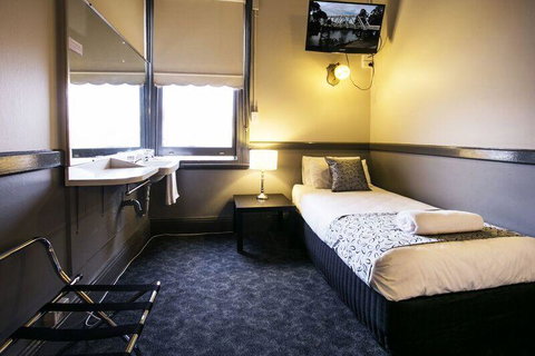 Shenanigans At The Imperial - Tweed Heads Accommodation 1