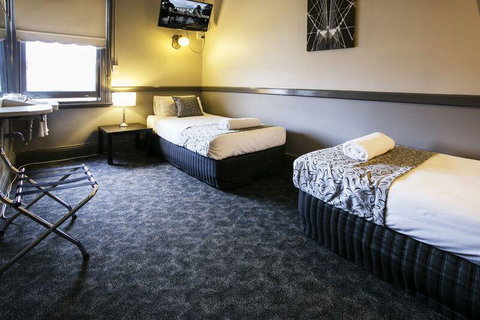 Shenanigans At The Imperial - Tweed Heads Accommodation 2