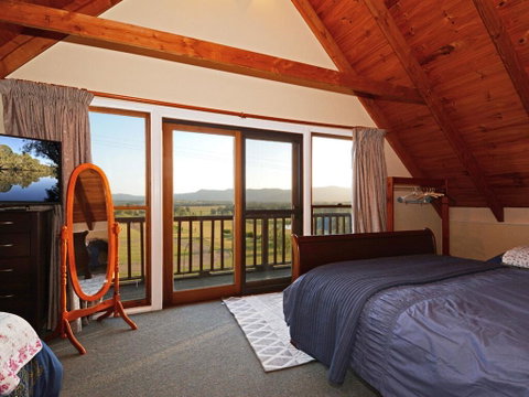 Silver Springs (4br) Cottage, With Wifi, Views, Olives And Space . Fireplace, Views, Olives And Space - Tweed Heads Accommodation 2