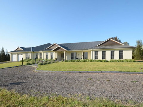 Silver Springs 6br Luxury Homestead With Wifi, Pool. Fireplace, Views, Olives And Space - Tweed Heads Accommodation 2