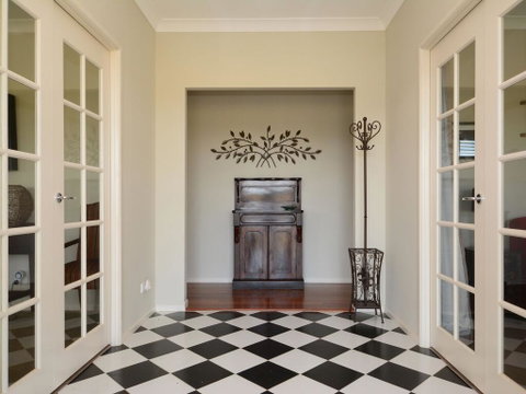 Silver Springs 6br Luxury Homestead With Wifi, Pool. Fireplace, Views, Olives And Space - Tweed Heads Accommodation 3