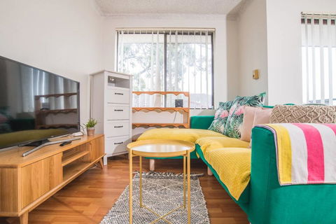SIMPLE COMFORT! 2bed1bath Unit In Meadowbank - Tweed Heads Accommodation 2
